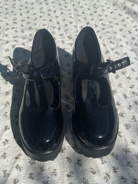 Black Patent Mary Jane Shoes with Buckle Strap